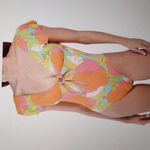 TRINA TURK 2 PIECE bathing suit & cover up tunic set. Playa de Flor design NWT